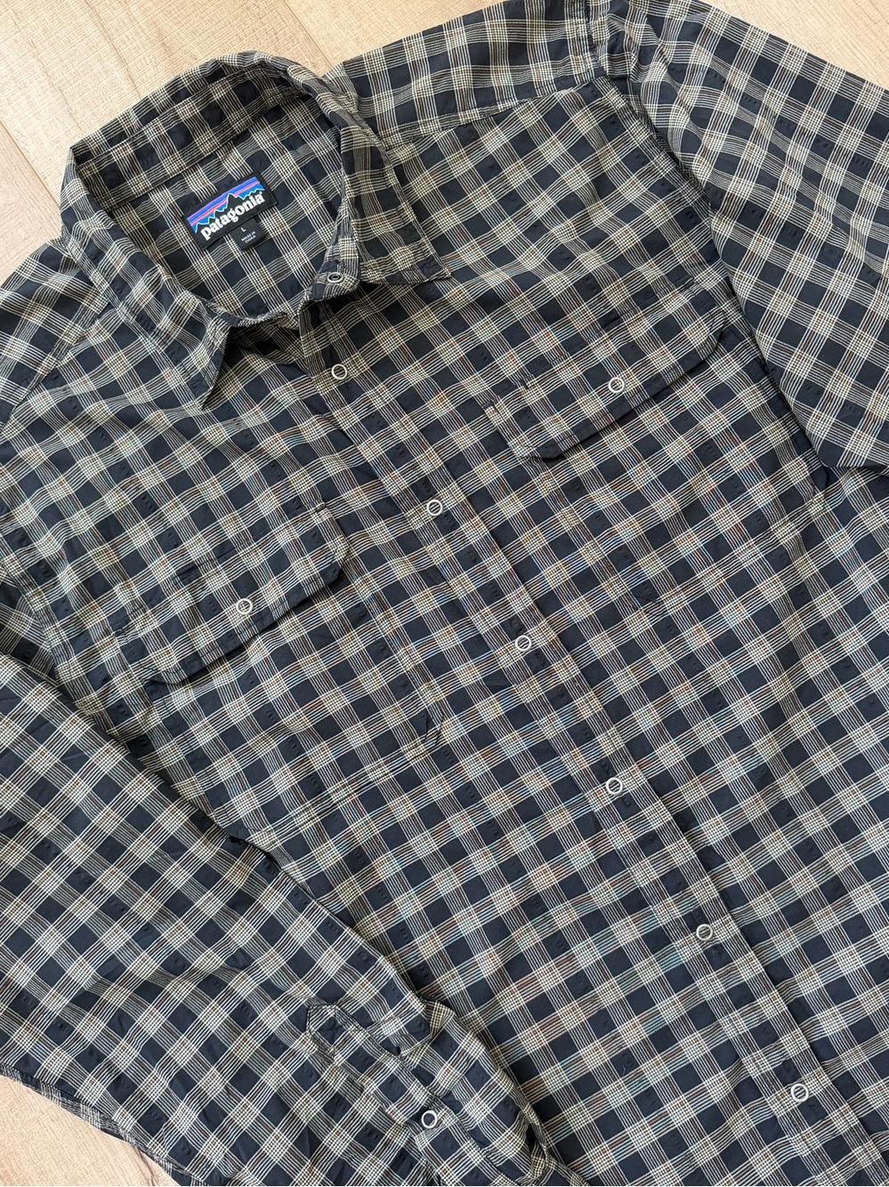 Patagonia Men’s Plaid Snap Button performance Shirt-Large